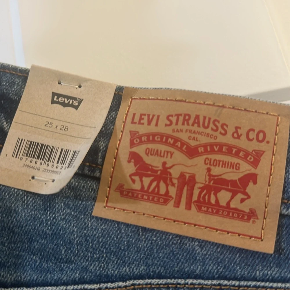 Levi's Wedgie Straight Denim Jeans - Picture 6 of 11